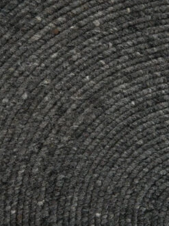 Woll-Teppich, Dark Grey -KayLa Verkaufsgeschäft Bjoerna HandwebTeppich Dunkelgrau DarkGrey 200rund lup